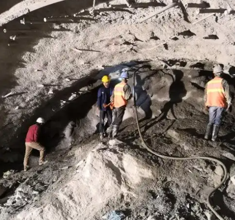 黄梅拱顶带模注浆料的施工流程及注意事项